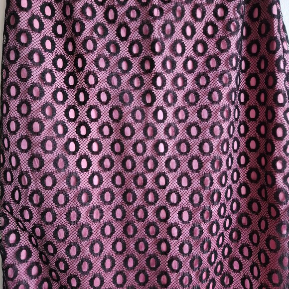 Milly of NY Pink Pencil Skirt with Black Openwork Lace - EUC - Sz 4 - Picture 2 of 16